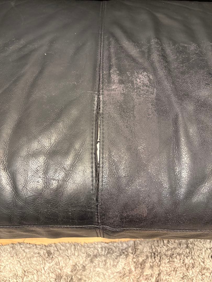 黒のレザーソファ 2-3人掛け