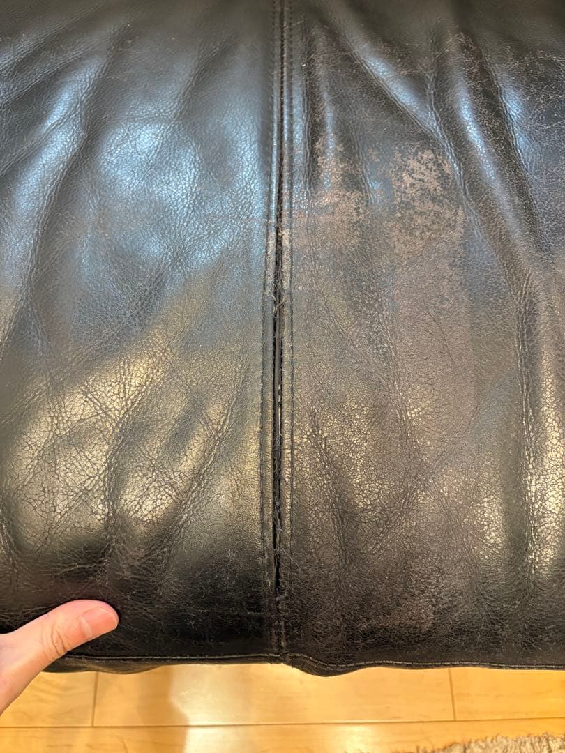 黒のレザーソファ 2-3人掛け