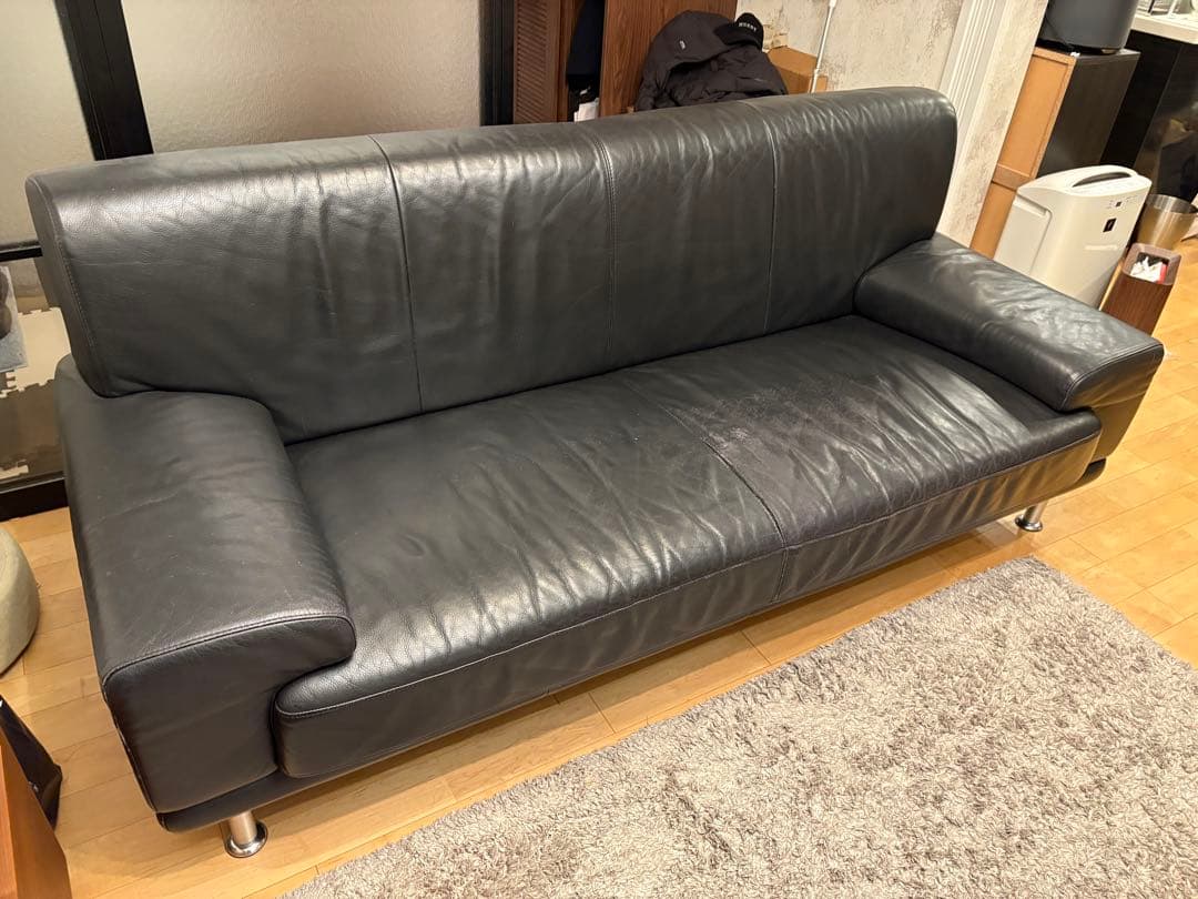 黒のレザーソファ 2-3人掛け