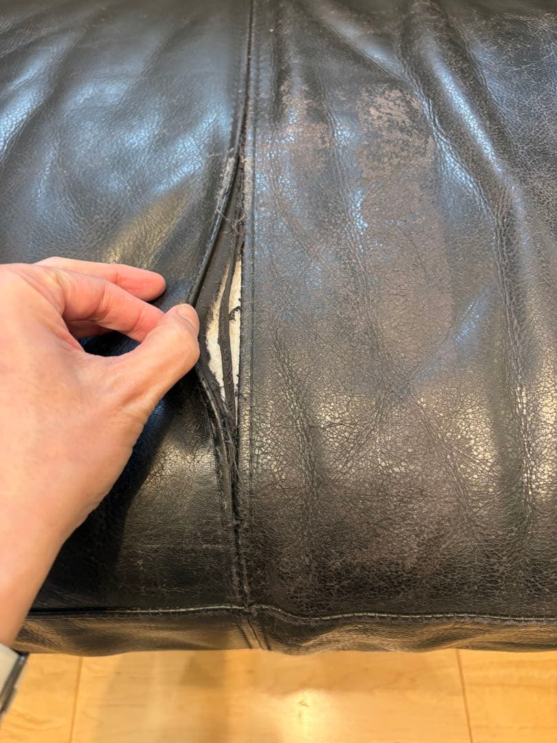 黒のレザーソファ 2-3人掛け