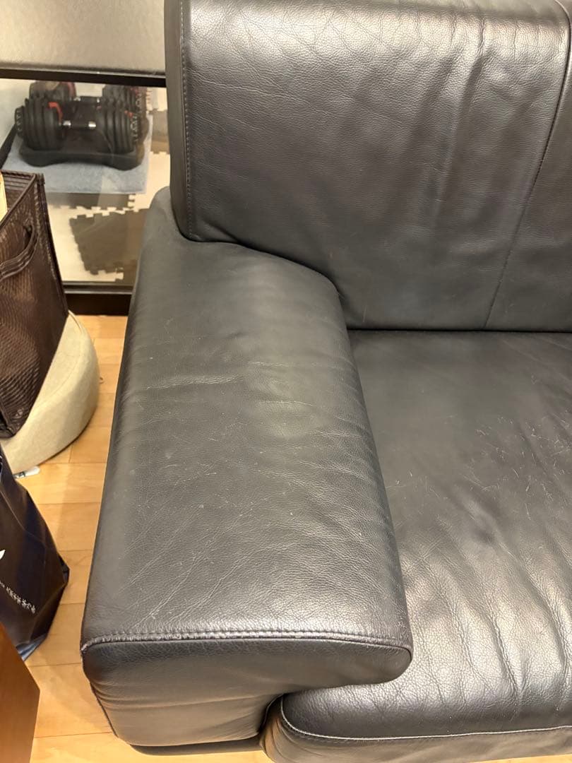 黒のレザーソファ 2-3人掛け
