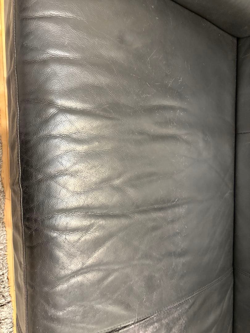 黒のレザーソファ 2-3人掛け