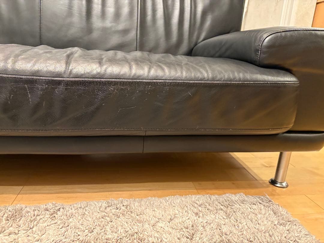 黒のレザーソファ 2-3人掛け