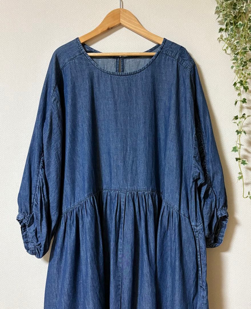 アズノウアズ a.no.ne.ne. オオラカ　デニムギャザーワンピース刺繍入り