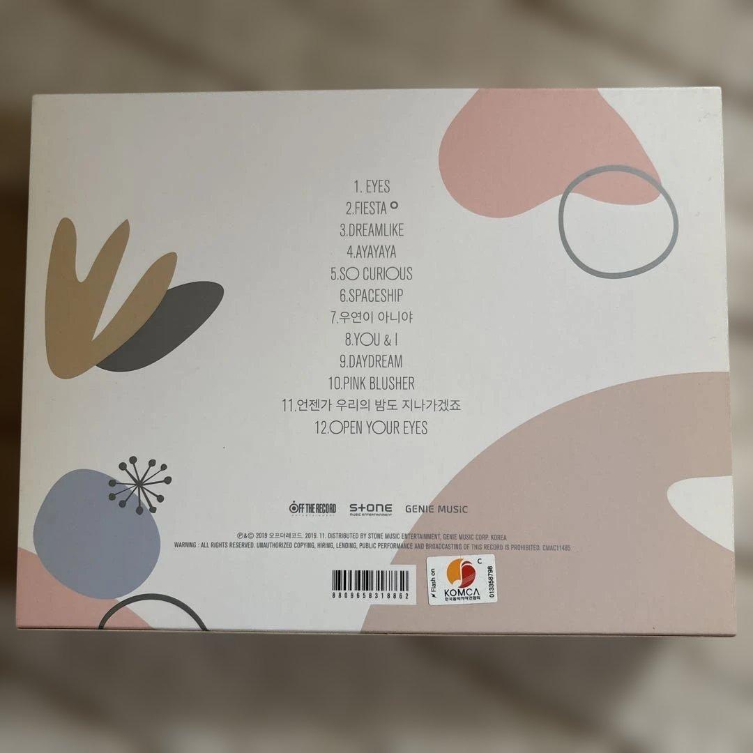 宮脇咲良 SAKURA 直筆サイン入り IZ*ONE/Bloom*Iz