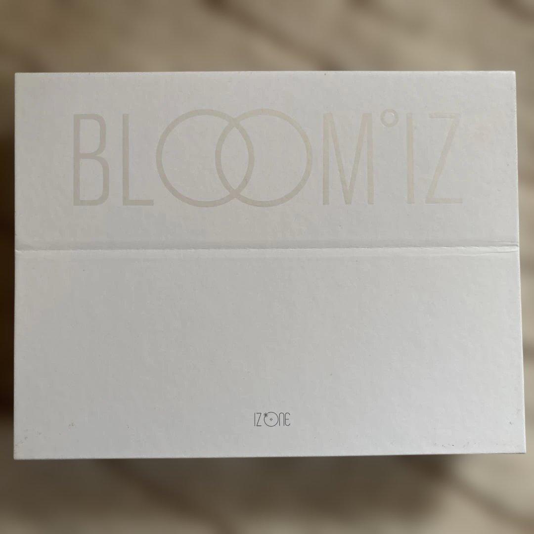 宮脇咲良 SAKURA 直筆サイン入り IZ*ONE/Bloom*Iz