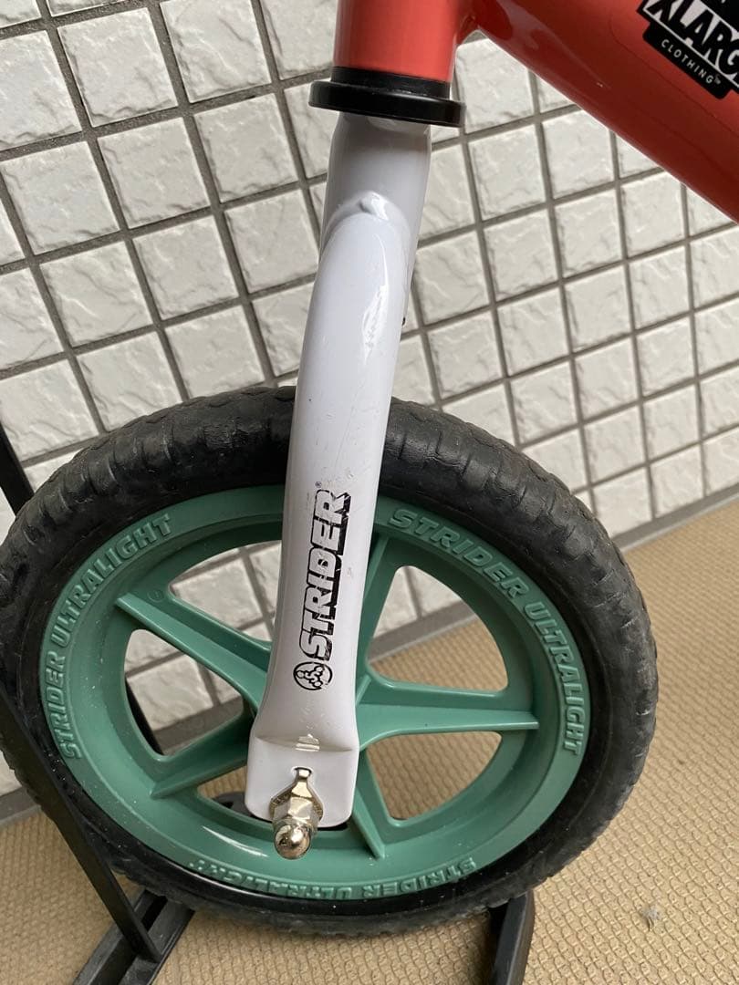 X-LARGEコラボ　ストライダー&スタンド&収納バッグ付き