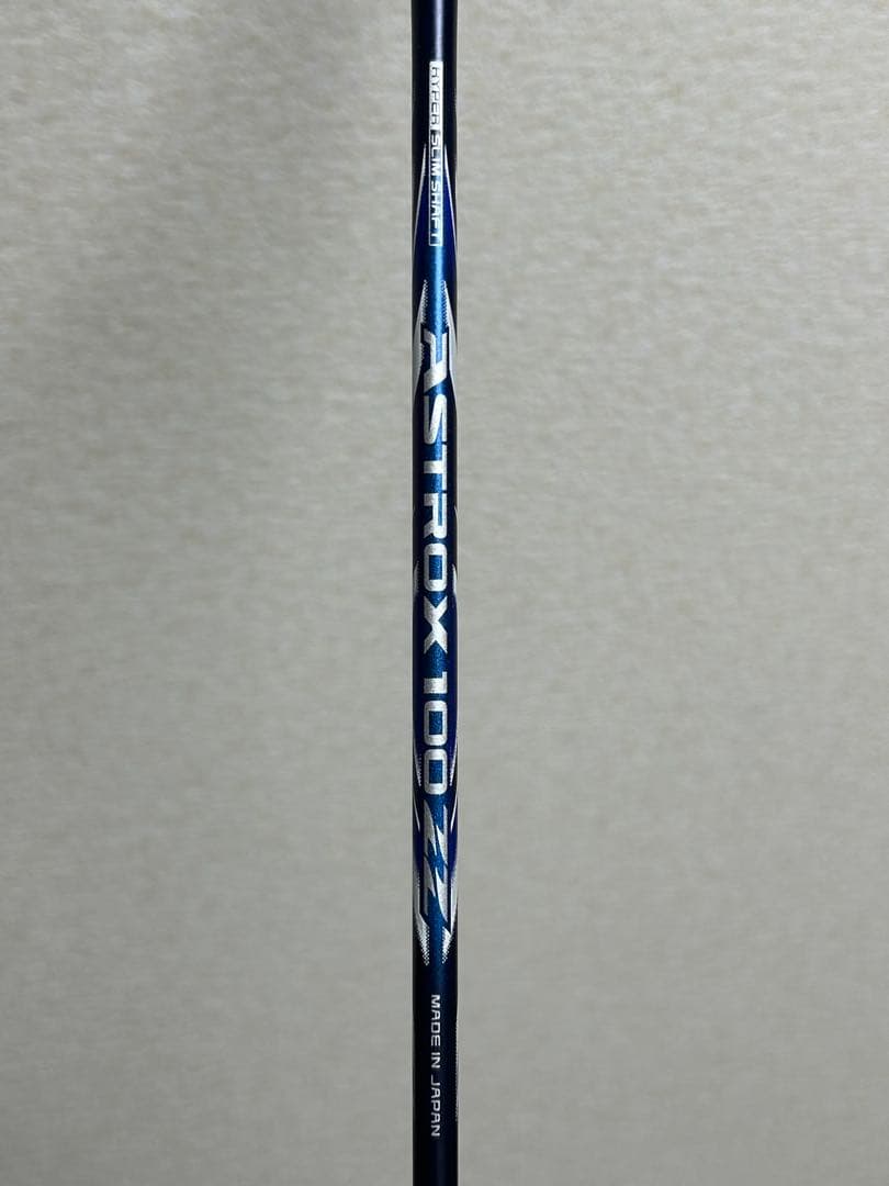 美品　ヨネックスアストロクス100ZZネビー