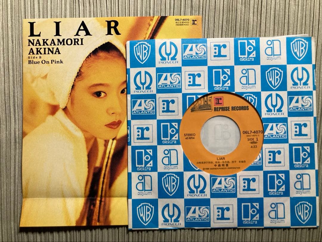 中森明菜「L I A R」06L7-4070 7インチシングルレコード