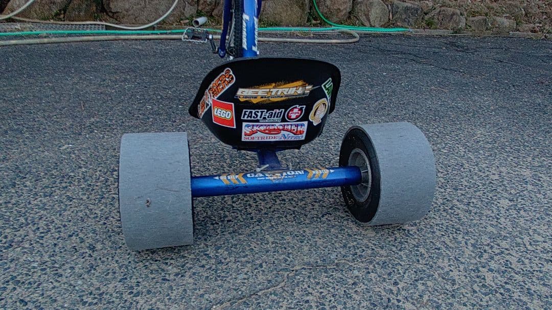 Chavez 青 トライク スリックタイヤ ドリフト三輪車