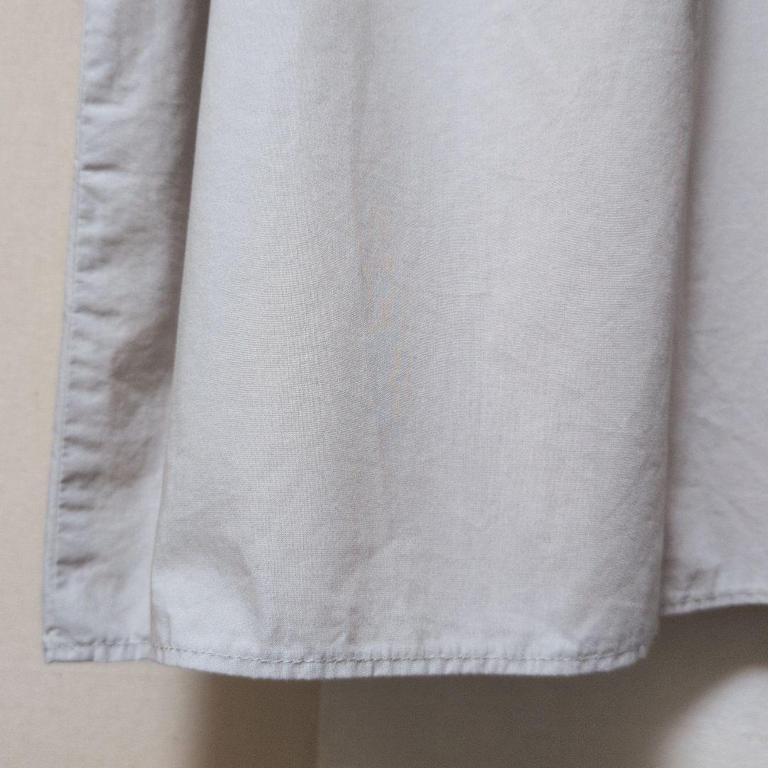 ユニヴァーサルティシュ スタンドカラー シャーリングブラウス ギャザー フリル