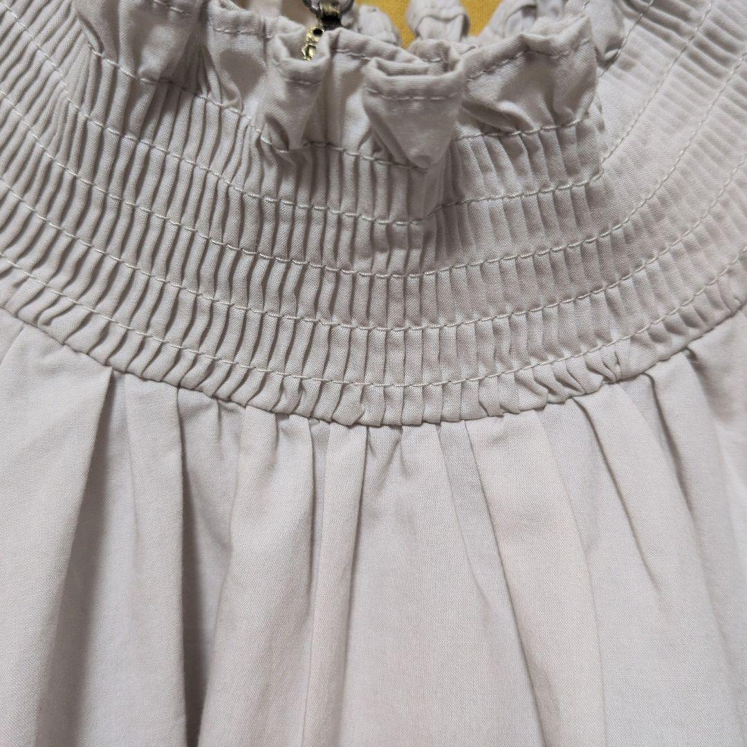 ユニヴァーサルティシュ スタンドカラー シャーリングブラウス ギャザー フリル