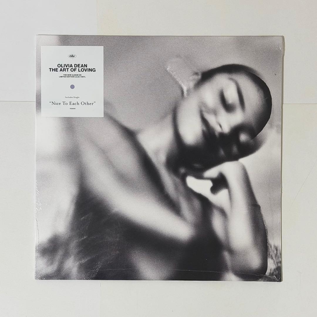 Olivia Dean　The Art of Loving　カラーレコード