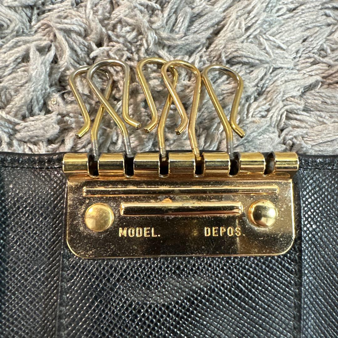 PRADA プラダ サフィアーノ 三角プレート キーケース 5連 ブラック