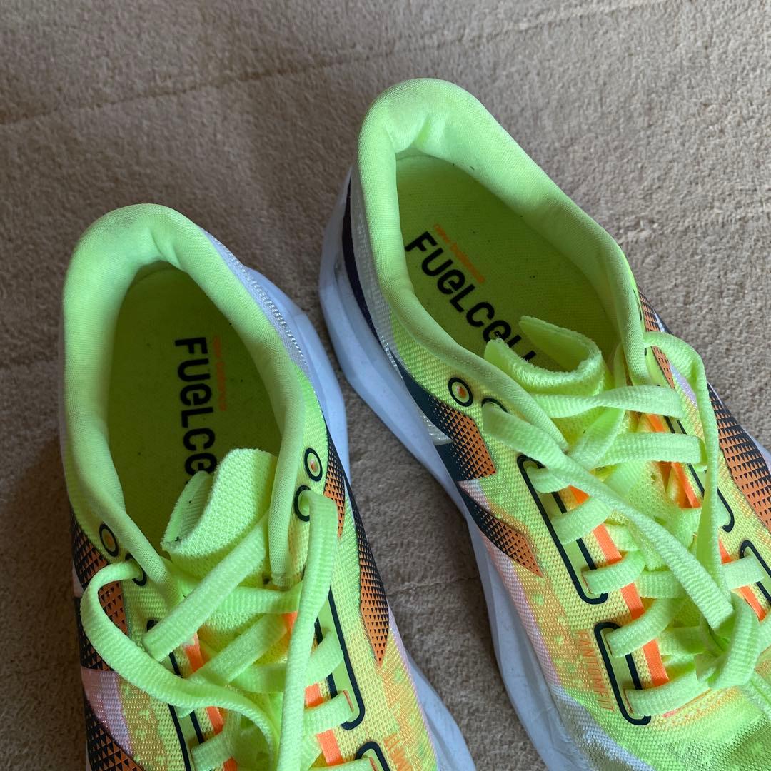 NBニューバランス FuelCell Rebel v4 サイズ23cm