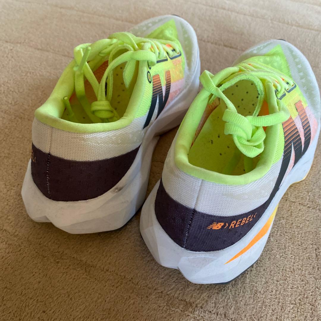 NBニューバランス FuelCell Rebel v4 サイズ23cm