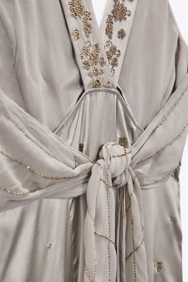 ZARA　刺繍入りサテンワンピース　 LIMITED EDITION　Sサイズ