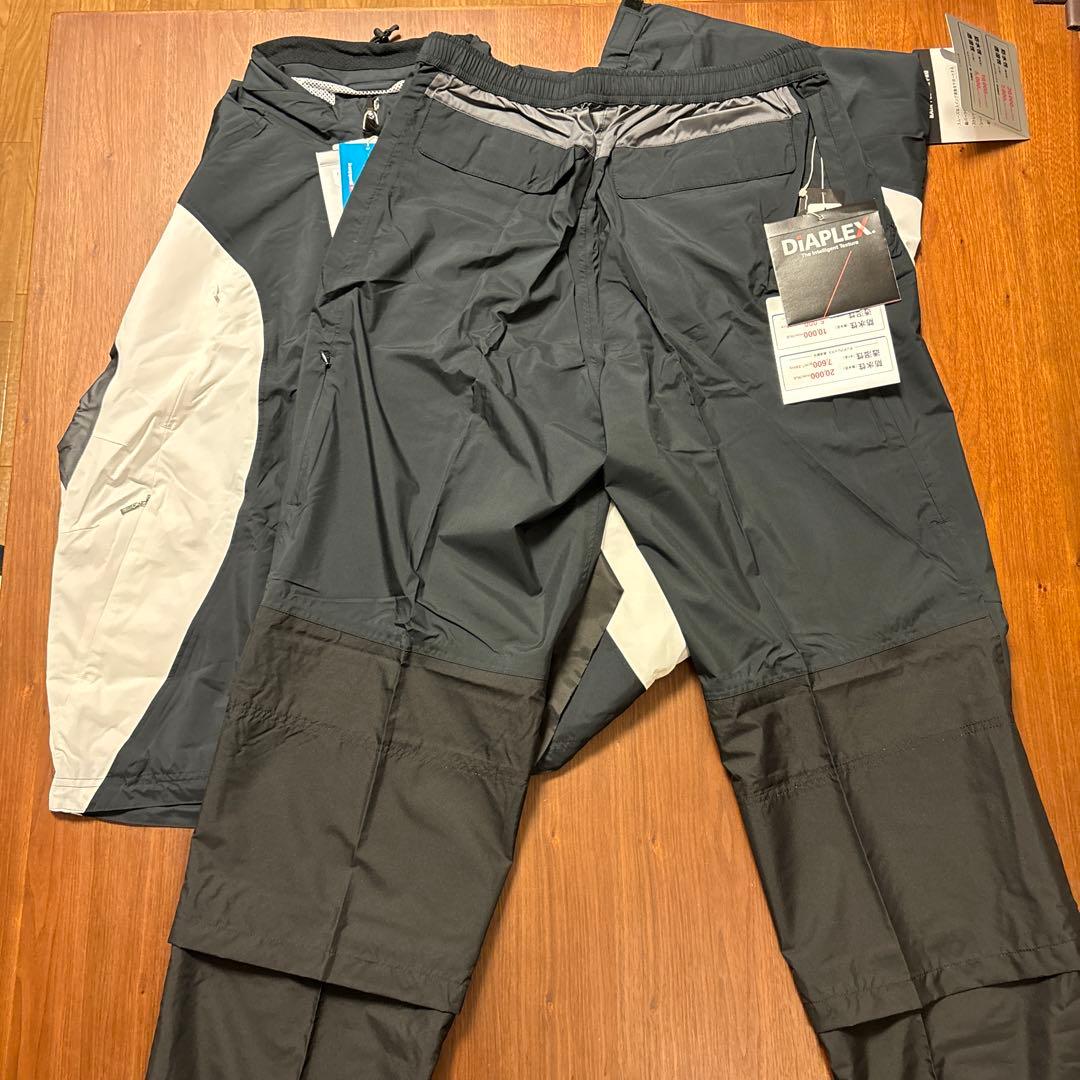 SALE 新品タグ付 ルコックゴルフ上下セット レインウェアL　　袋付 黒白