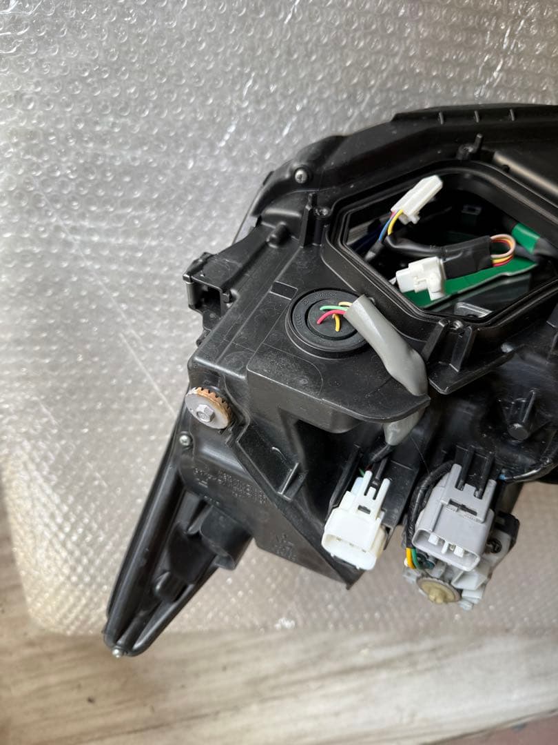 LEXUS レクサス　CT 200h ZWA10 中期　右側　ヘッドライト　中古