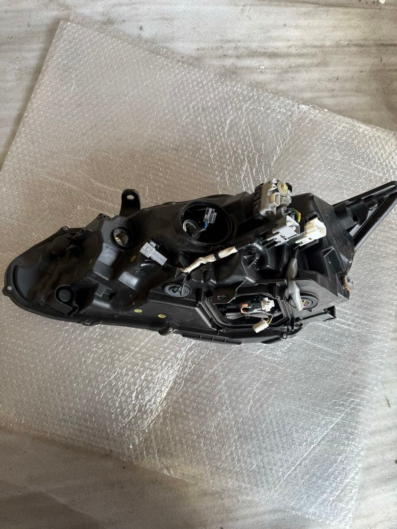 LEXUS レクサス　CT 200h ZWA10 中期　右側　ヘッドライト　中古