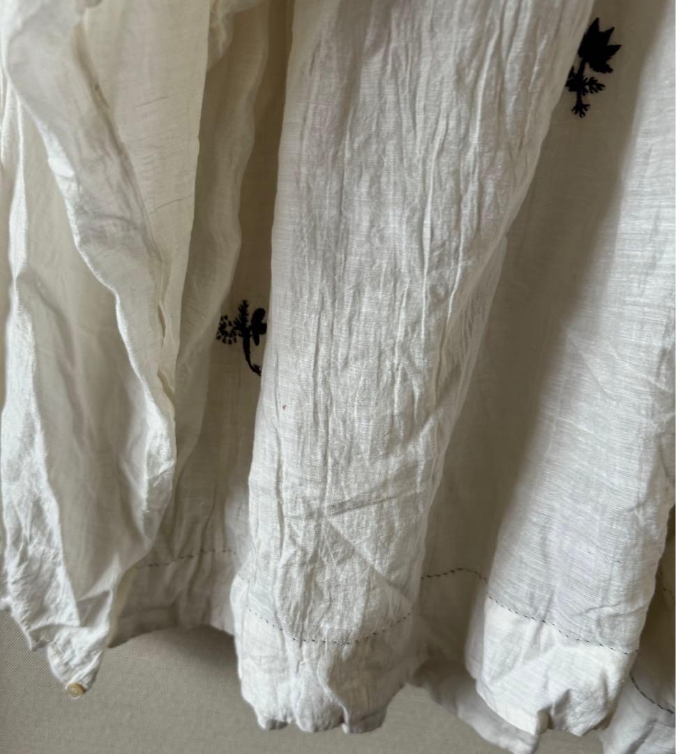 ４５Ｒ　タッサーシルクカディの手刺繍ブラウス