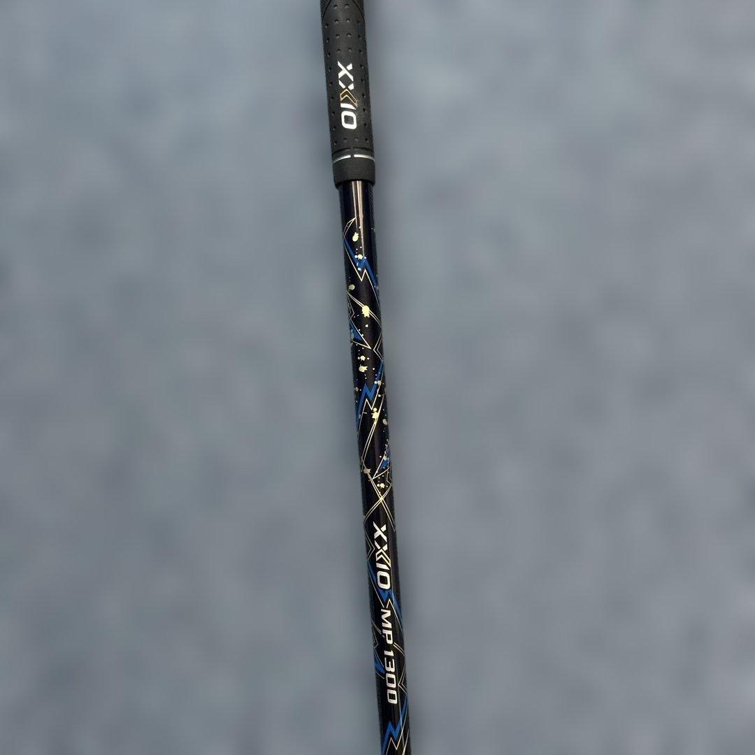 《XXIO》ゼクシオ13 ネイビー 7番アイアン 純正カーボンシャフトSR