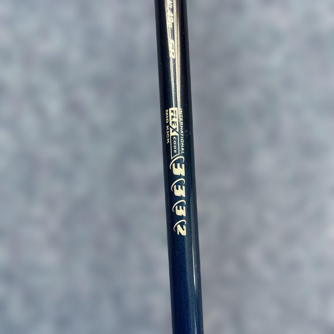 《XXIO》ゼクシオ13 ネイビー 7番アイアン 純正カーボンシャフトSR