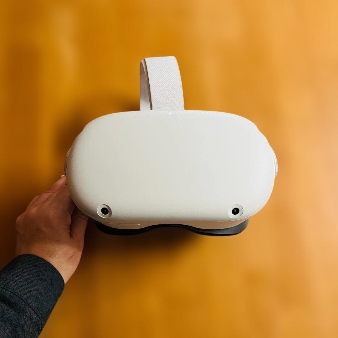  Quest 2 64GB VRヘッドセットとコントローラ