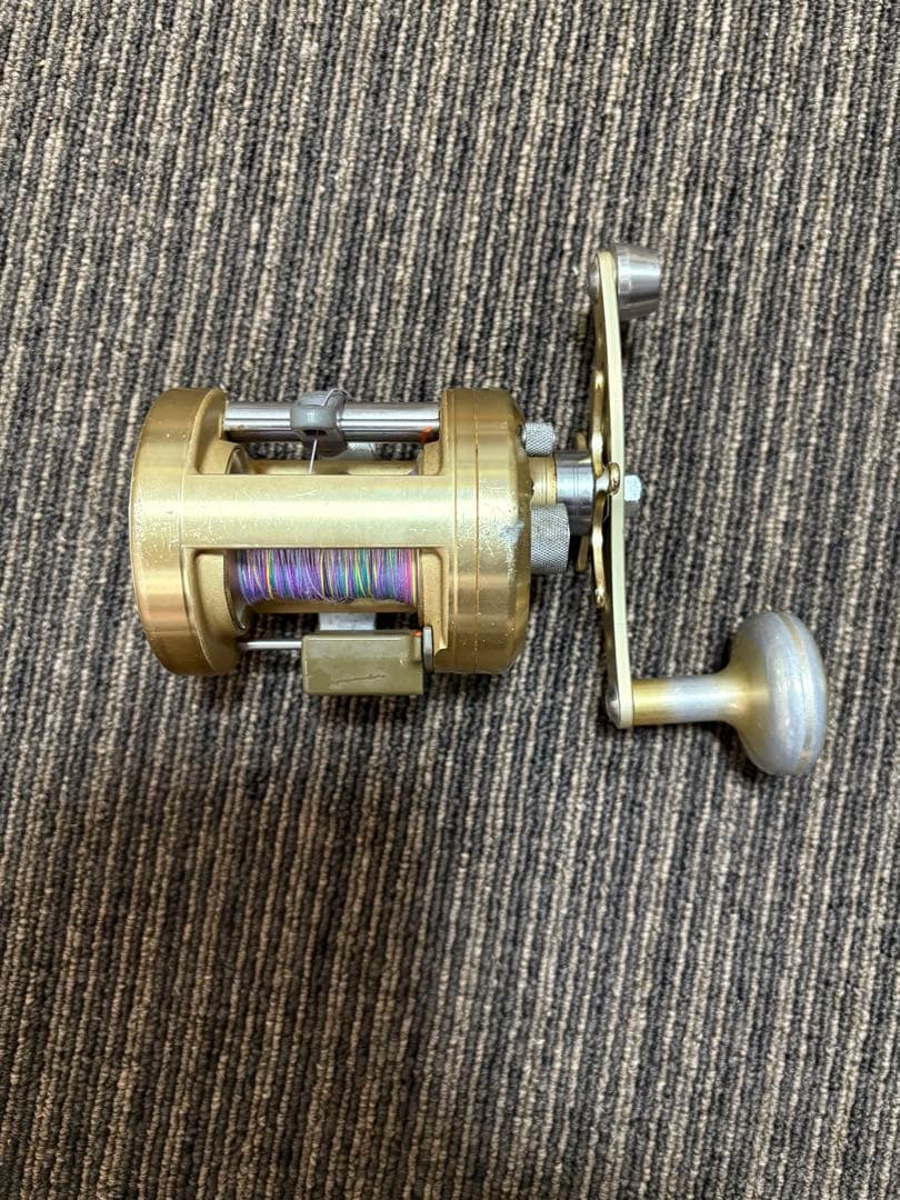 シマノ　ベイトリール　カルカッタ400