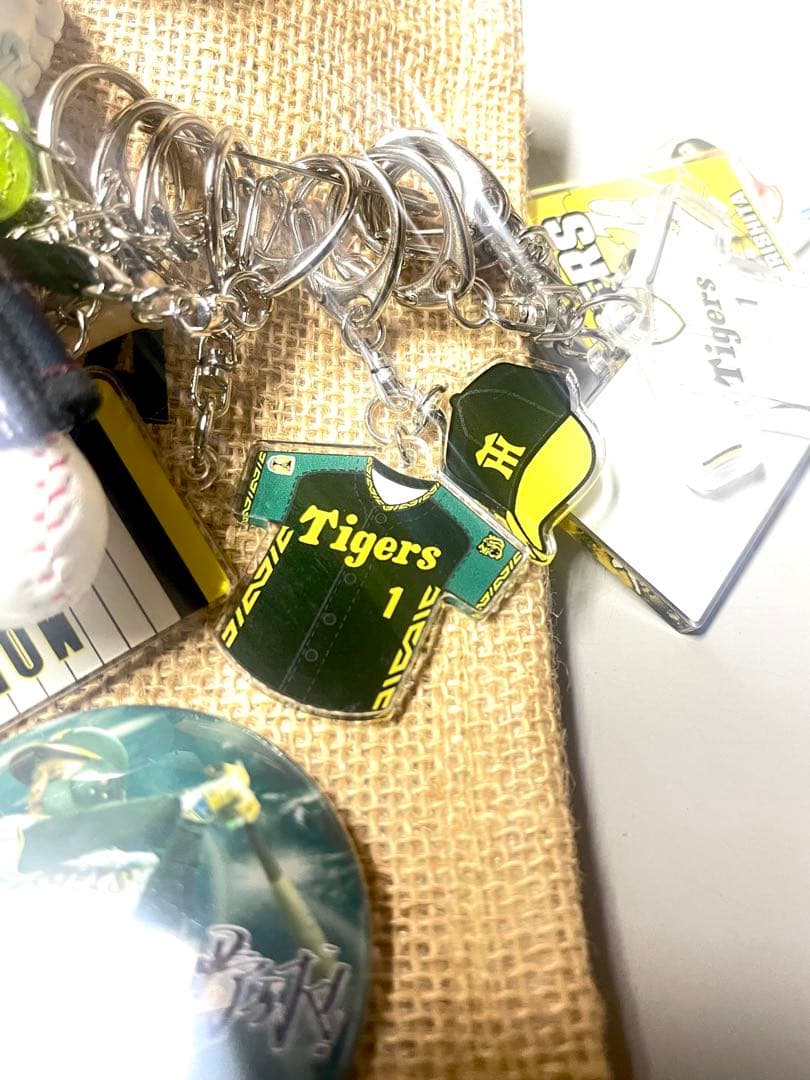 阪神タイガース森下翔太ミニジュードバッグ 缶バッジ チャーム キーホルダーセット