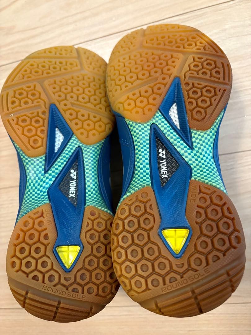 【最終値下げ】バドミントンシューズ パワークッション　65Z2 ワイド 23㌢