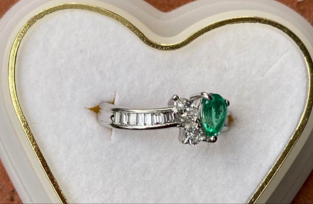 エメラルド　0.51 ダイヤ　0.57 Pt リング　鑑別書付　9号