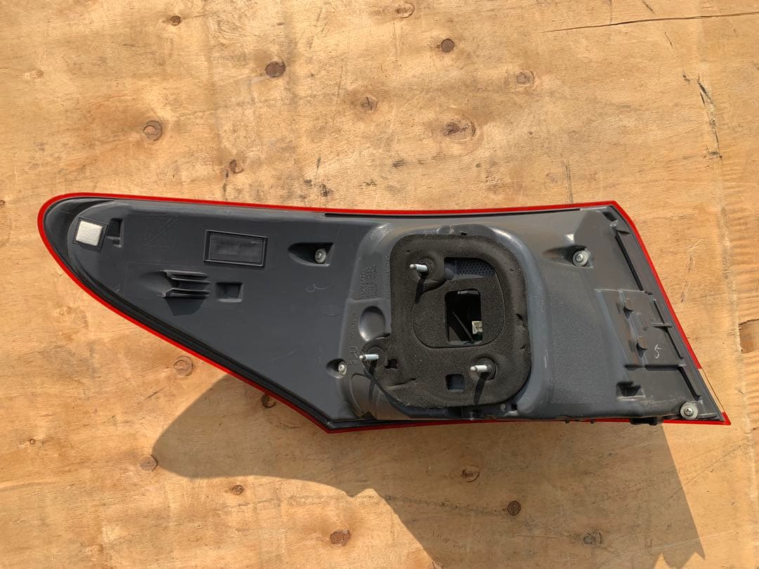 レクサス LS600h LS460 後期 純正 テールランプ 右側運転席側 R