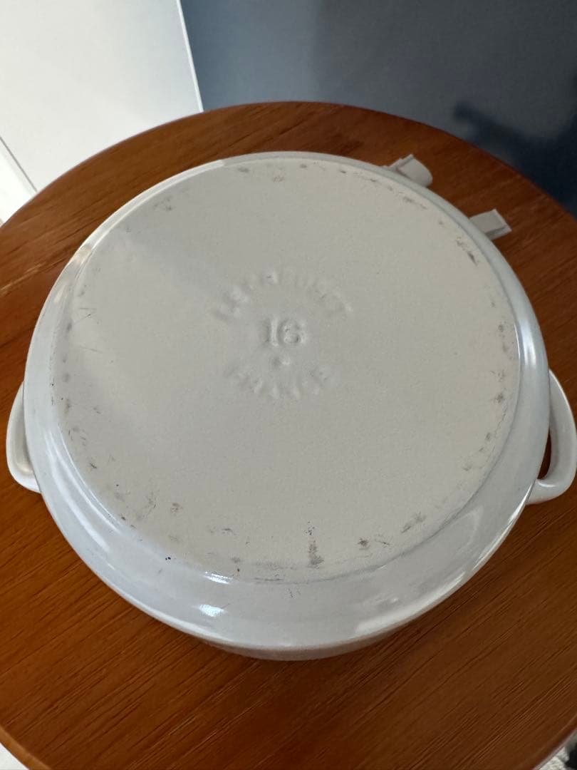 Le Creuset ココットロンド　ホワイト 両手鍋 16cm USED