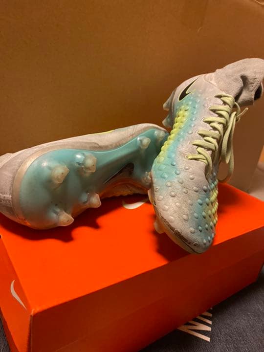 NIKEマジスタオブラ