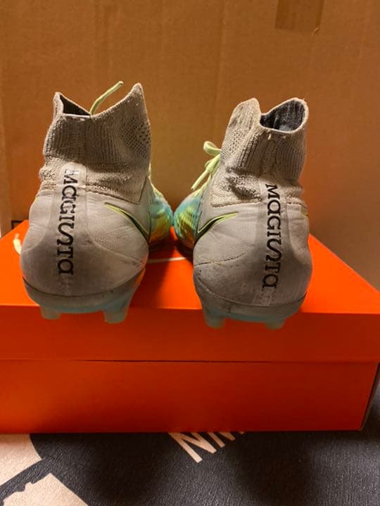 NIKEマジスタオブラ