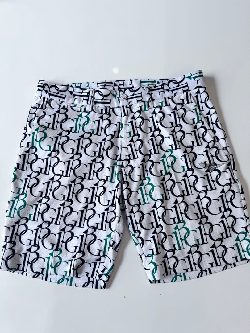 早い者勝ち　 1piu1uguale3 GOLFシャツとショートパンツ