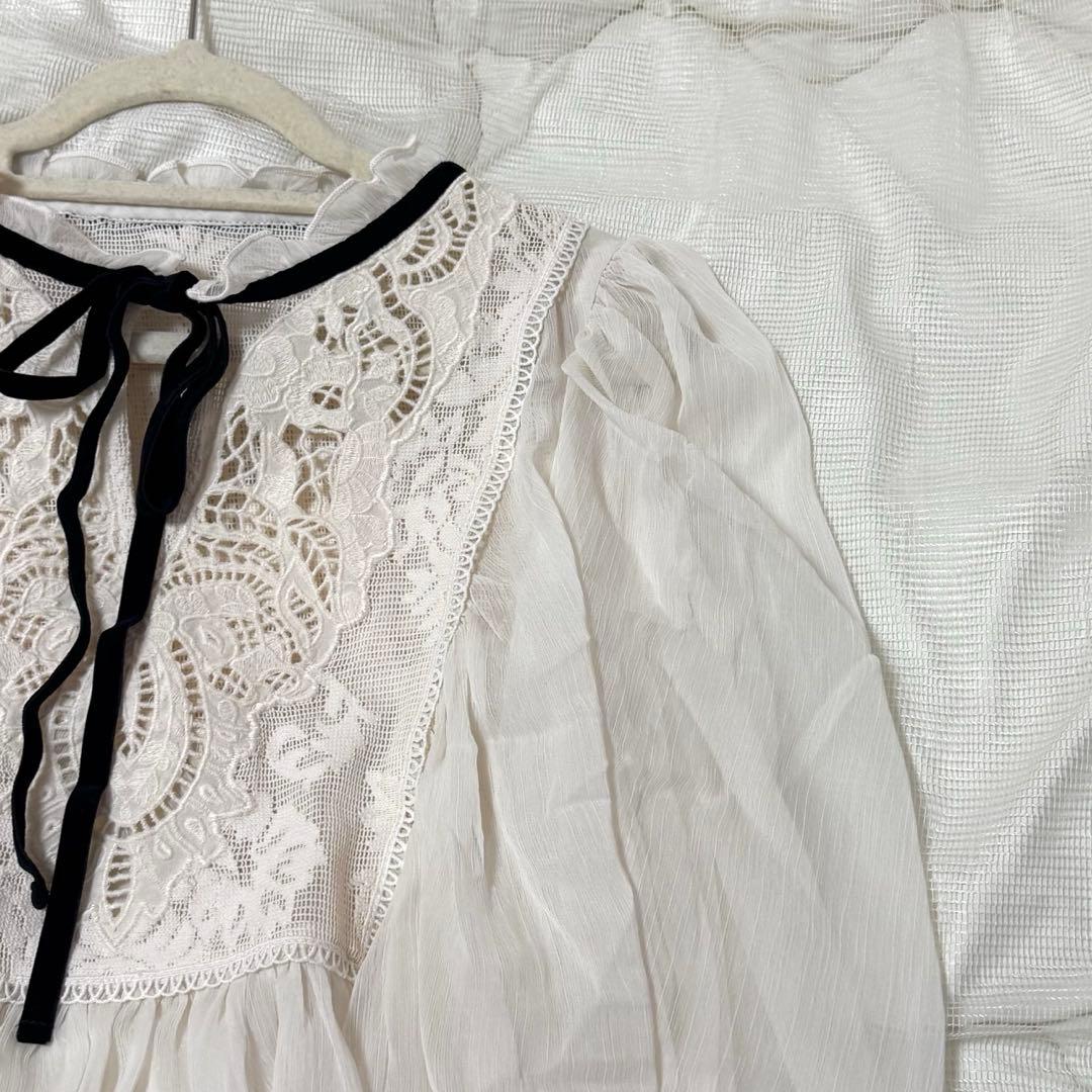 新品タグ付き✨　SNIDEL エンブロイダリー楊柳シフォンブラウス　インナー付き