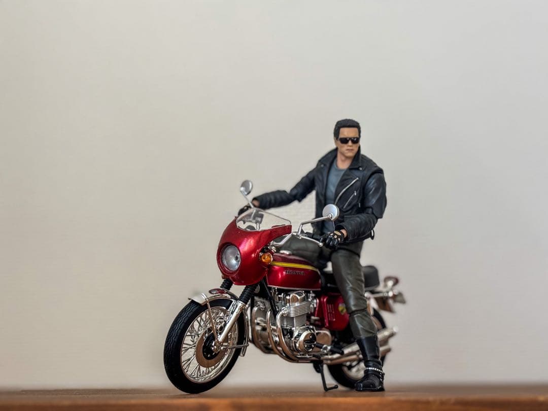MAFEX T-800 ターミネーター ＋ ホンダCB750FOUR カスタム
