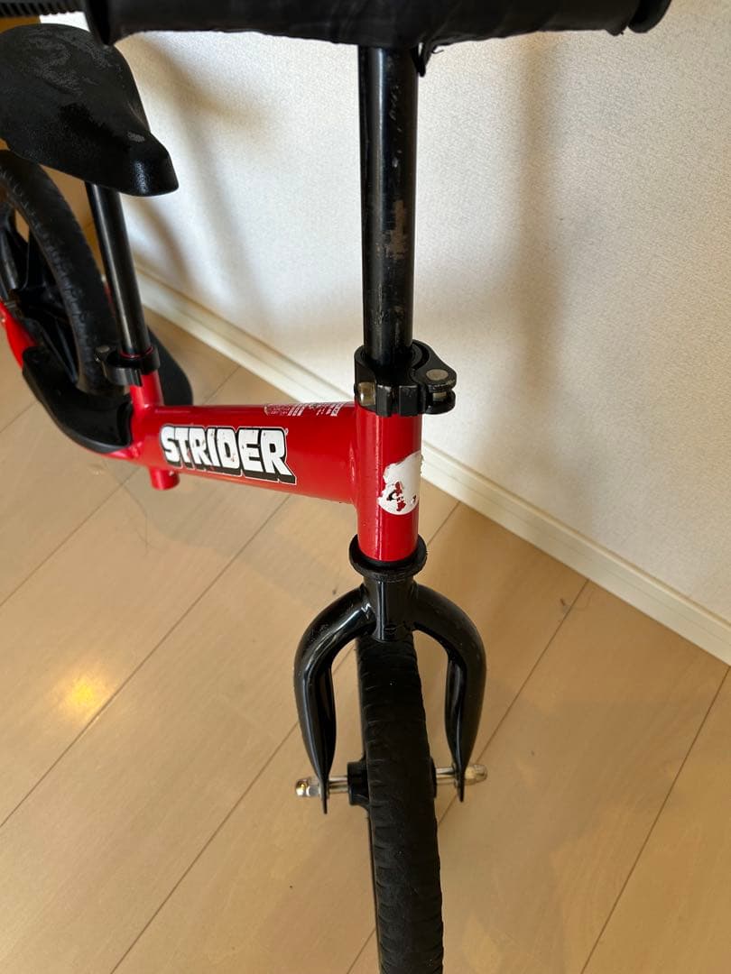 ヘルメット付き！　STRIDER 赤レッド 12インチ　スポーツタイプ