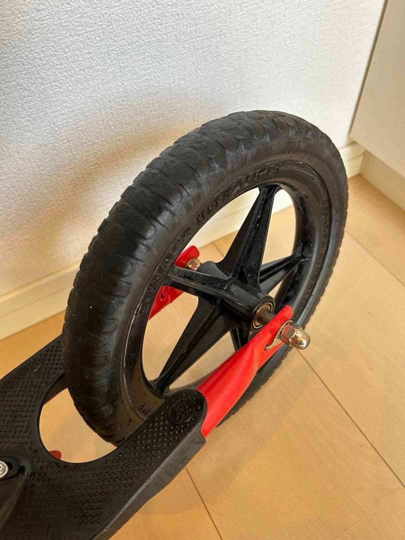 ヘルメット付き！　STRIDER 赤レッド 12インチ　スポーツタイプ