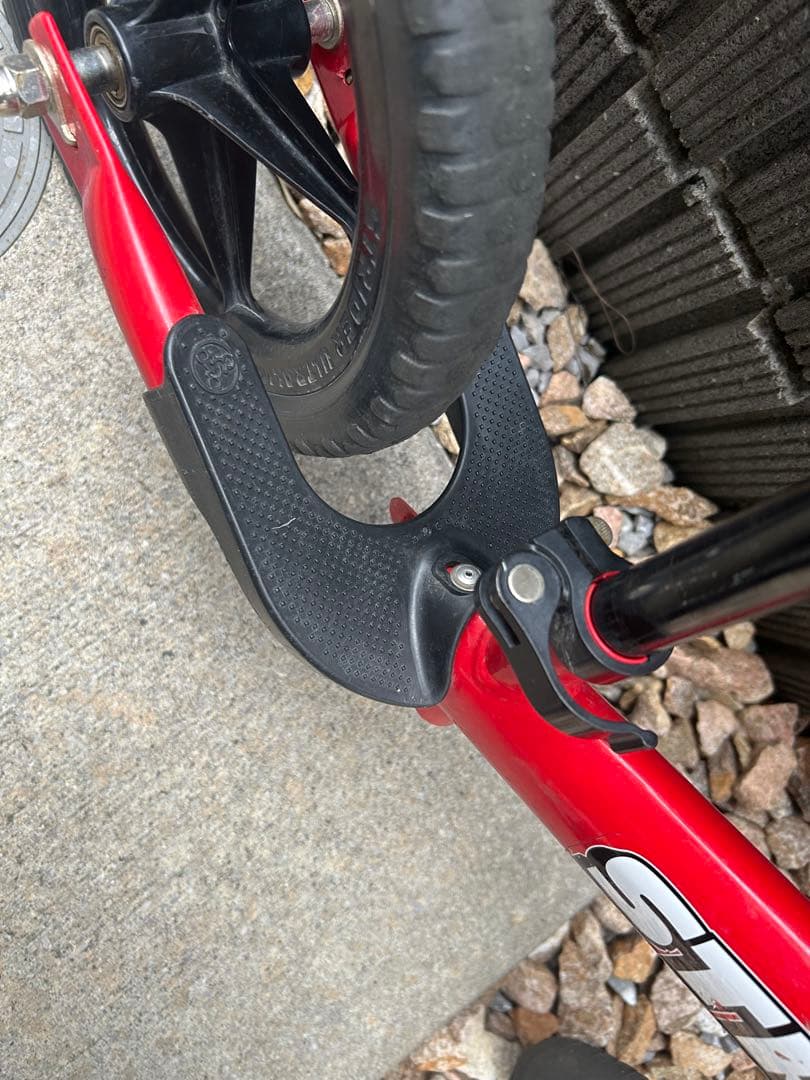 ヘルメット付き！　STRIDER 赤レッド 12インチ　スポーツタイプ