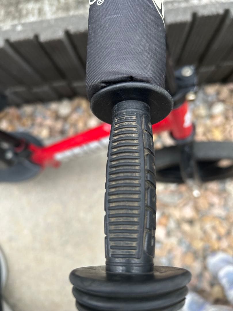 ヘルメット付き！　STRIDER 赤レッド 12インチ　スポーツタイプ