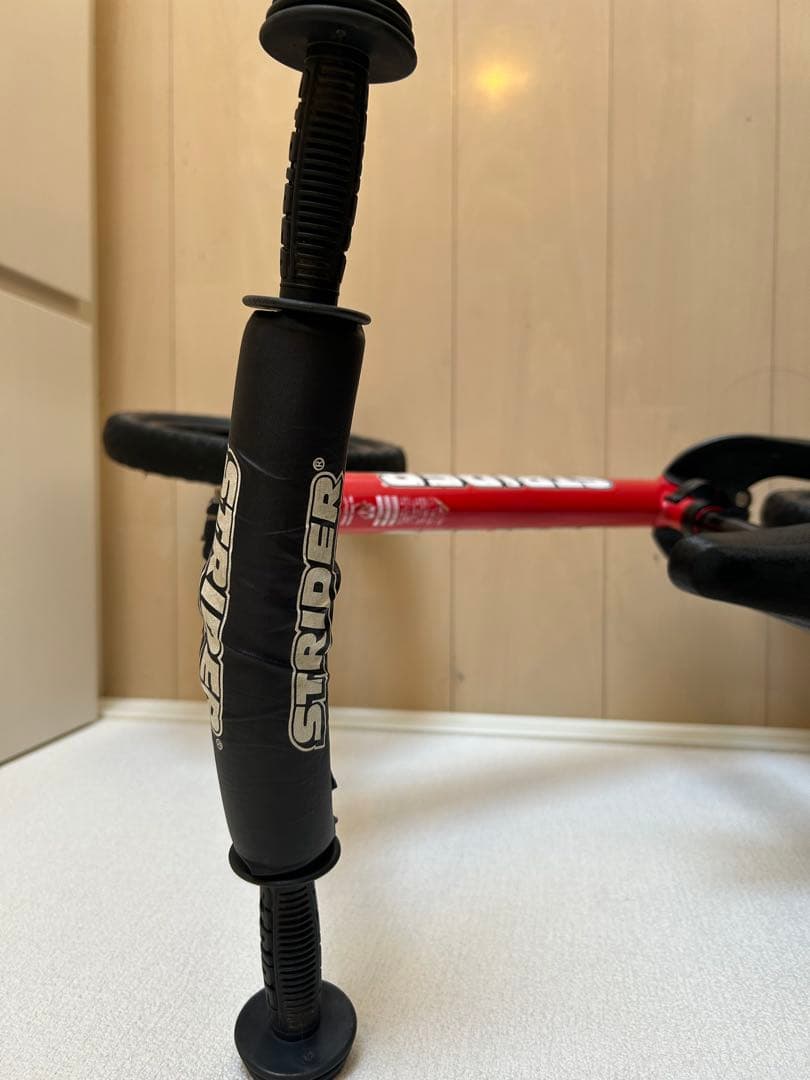 ヘルメット付き！　STRIDER 赤レッド 12インチ　スポーツタイプ