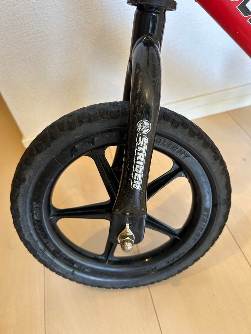 ヘルメット付き！　STRIDER 赤レッド 12インチ　スポーツタイプ