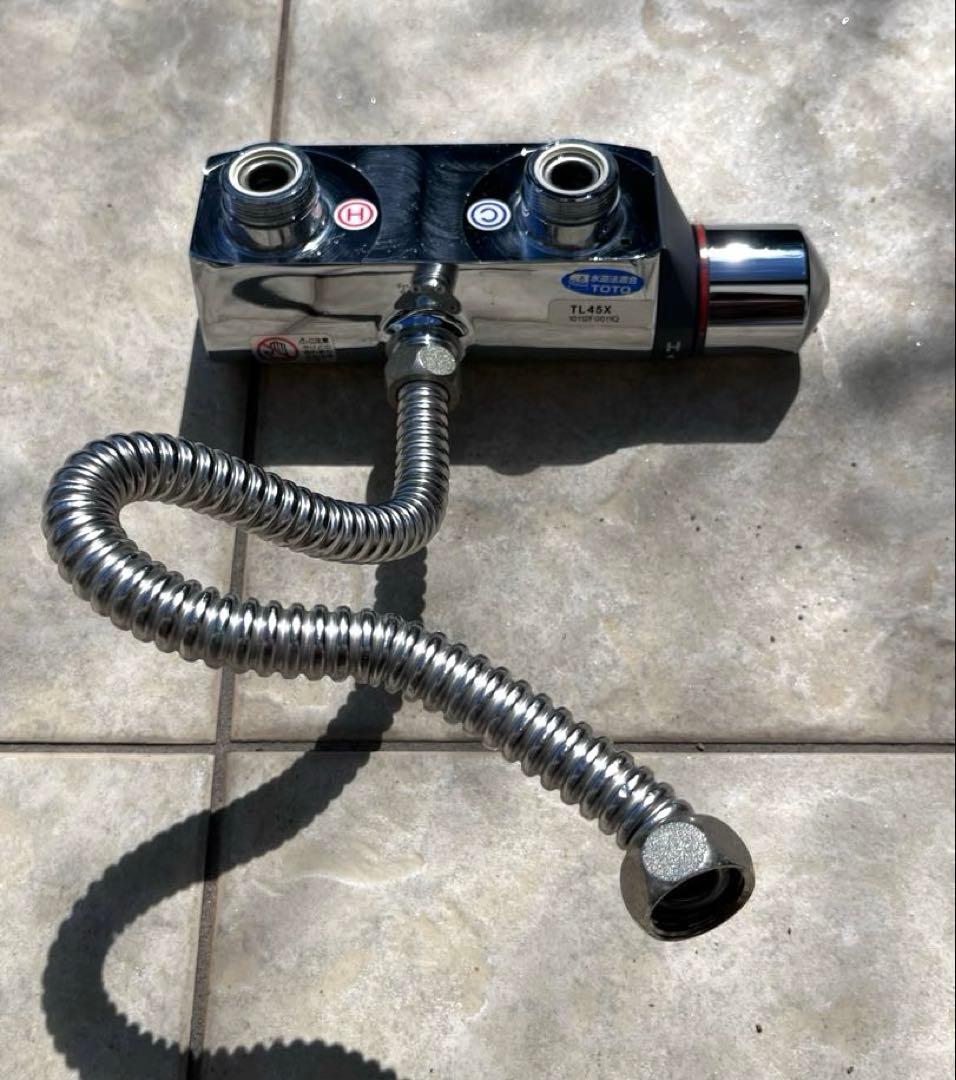 [送料無料　美品]TOTO製　シャンプーボール　水洗金具セット S305DNU