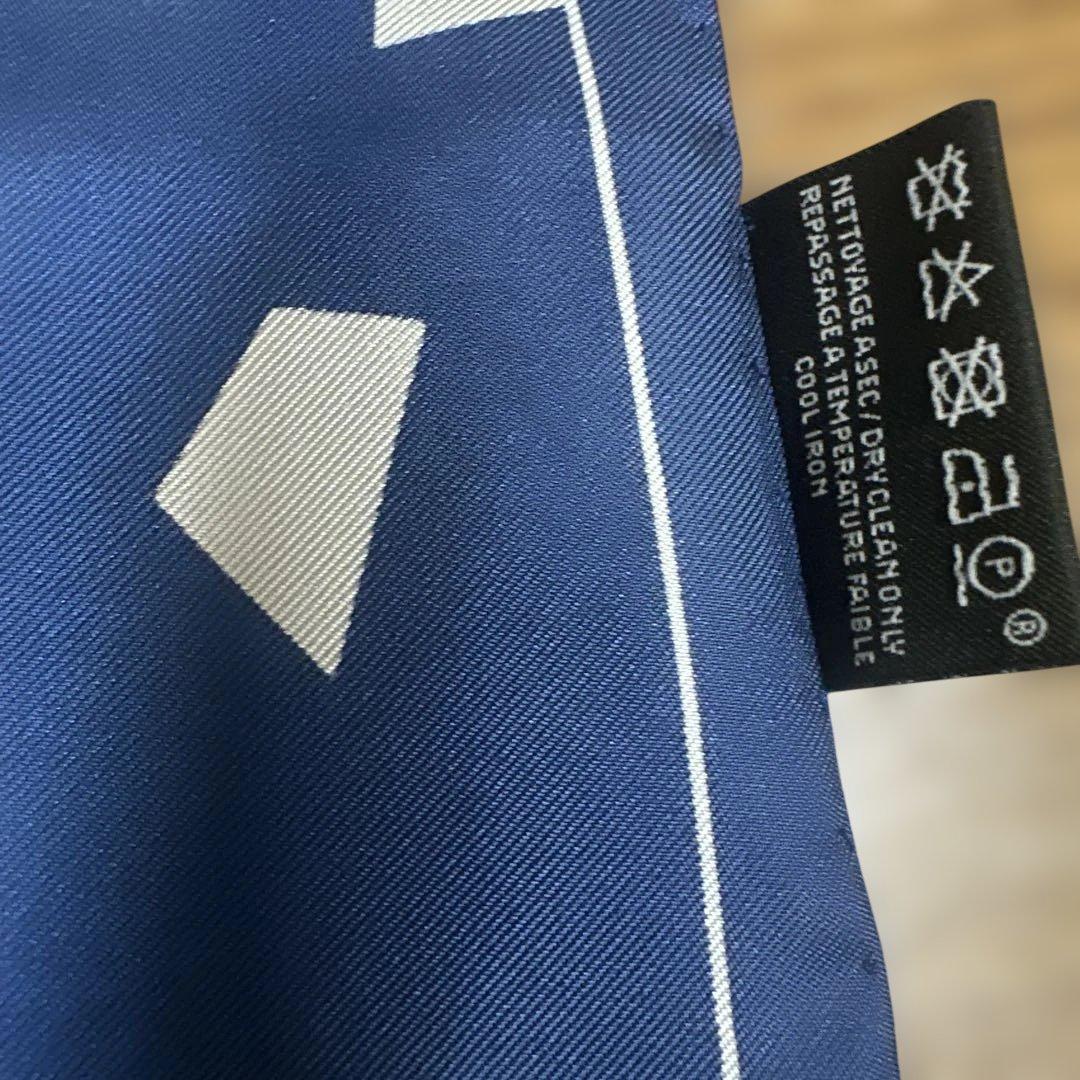 Cartier ネイビーブルー ハンカチチーフ