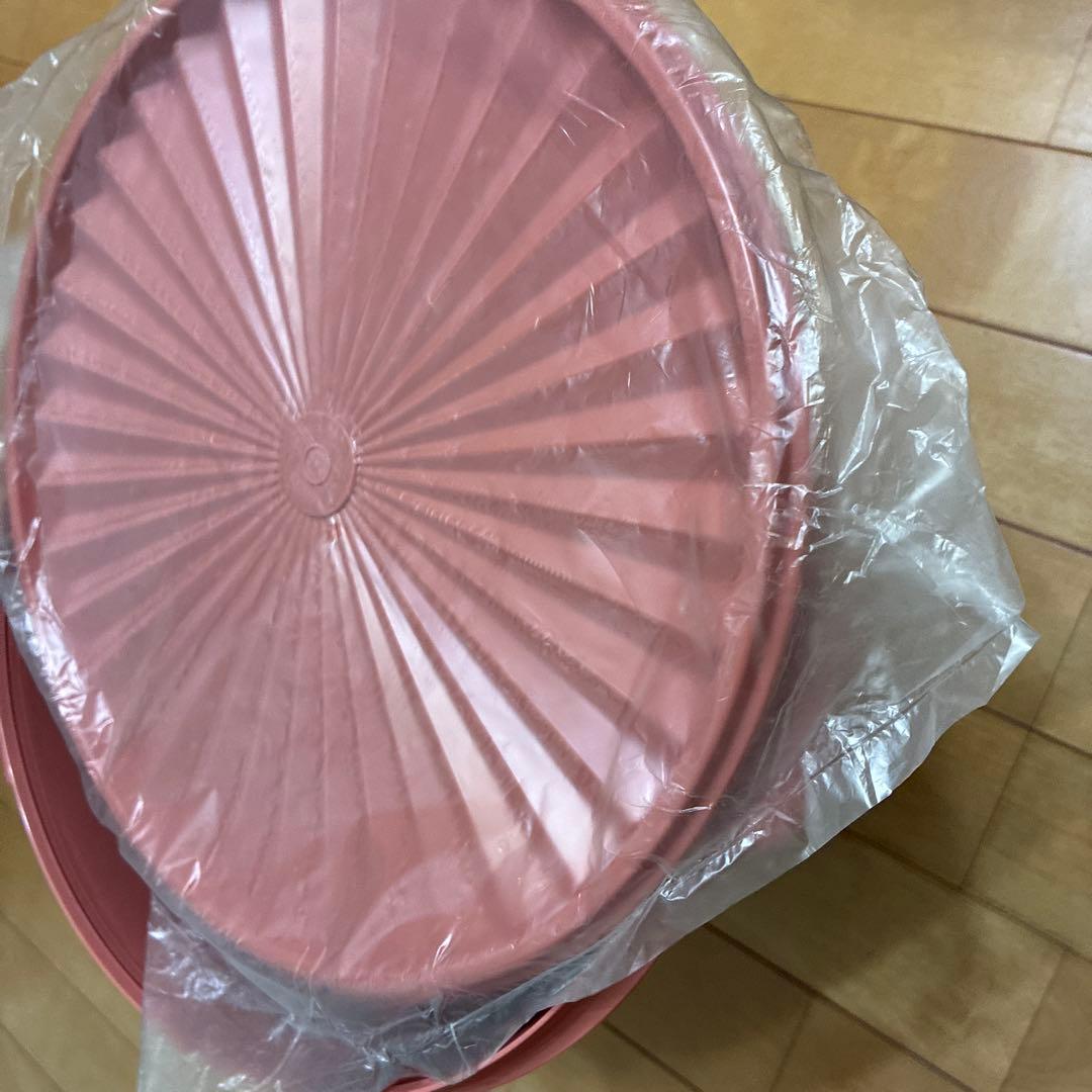 タッパーウェアー大型ピンクウェアー　未使用品とused品2個セット