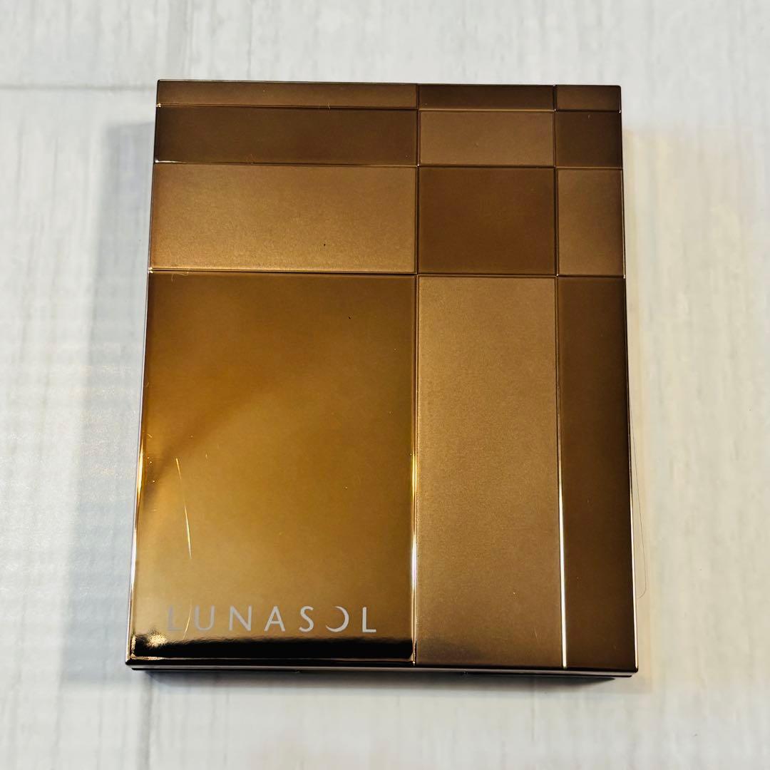 ルナソル ベルベットフルアイズ 03 Dark Brown Velvet