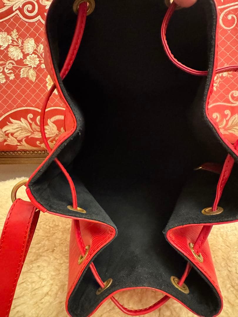 LOUIS VUITTON ルイヴィトン エピ ノエ 巾着 赤